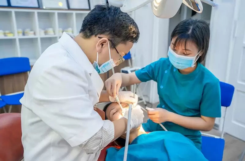 Chọn nha khoa uy tín để bọc sứ cho răng sâu vô cùng quan trọng
