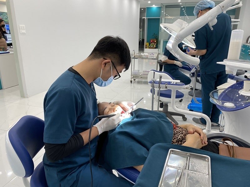 Nha khoa Hanseoul sở hữu đội ngũ bác sĩ giỏi, giàu kinh nghiệm trong lĩnh vực nha khoa thẩm mỹ và phục hình Implant 