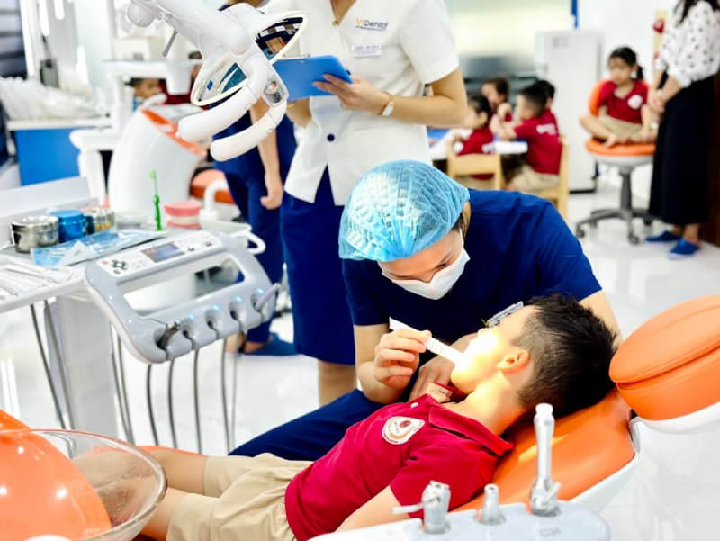 Nha khoa ViDental cung cấp đa dạng dịch vụ chăm sóc răng miệng cho trẻ