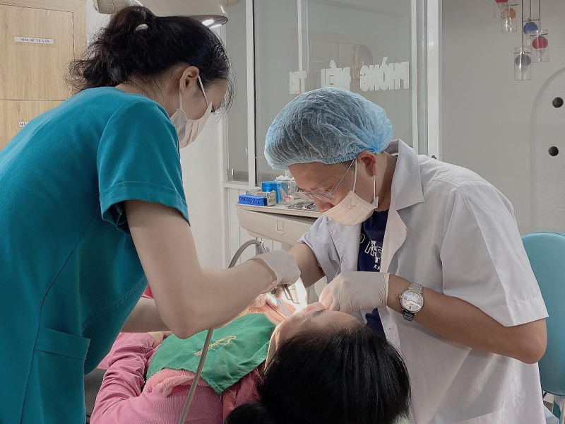 Nha khoa Việt Pháp tuân thủ quy trình vô trùng nghiêm ngặt