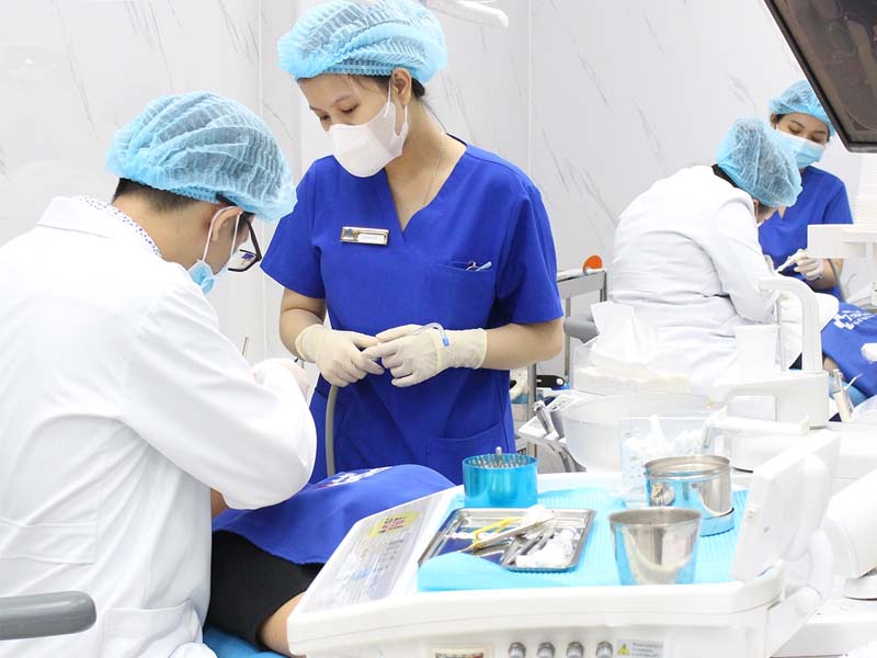Nha khoa Trồng Răng Sài Gòn quy tụ đội ngũ Y bác sĩ với hơn 20 năm kinh nghiệm