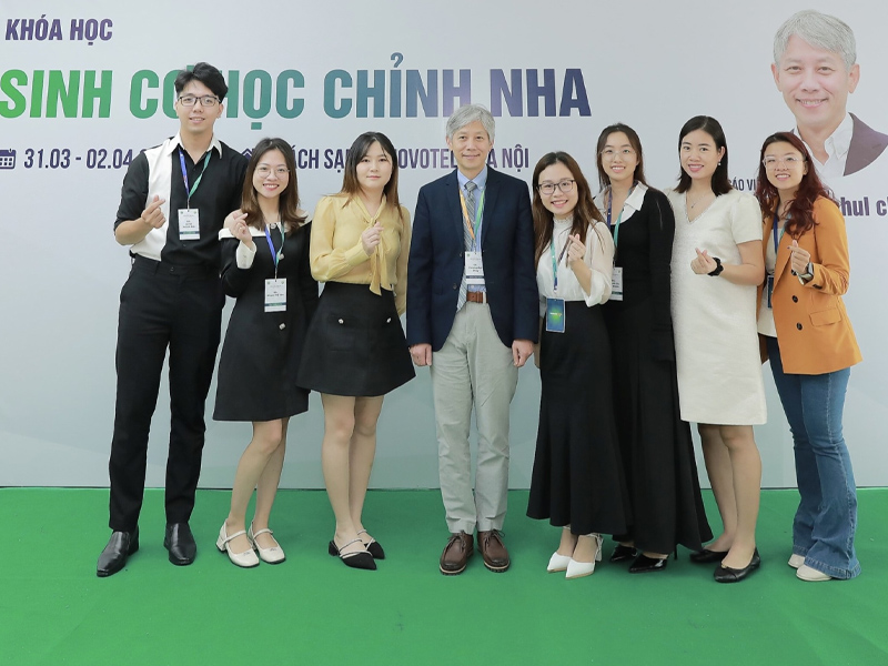 Nha khoa Việt Smile thường xuyên tiếp nhận chuyển gia công nghệ từ nước ngoài