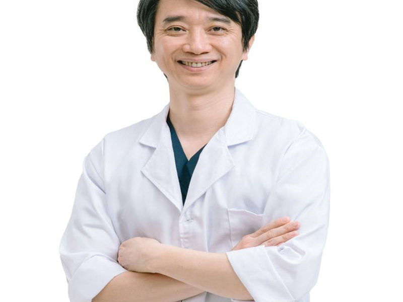 Bác sĩ Long là chuyên gia đầu ngành trong lĩnh vực cấy ghép Implant, phẫu thuật chỉnh hình xương hàm