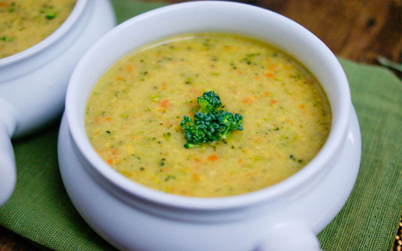Cháo, súp là đồ ăn phù hợp cho người niềng răng 