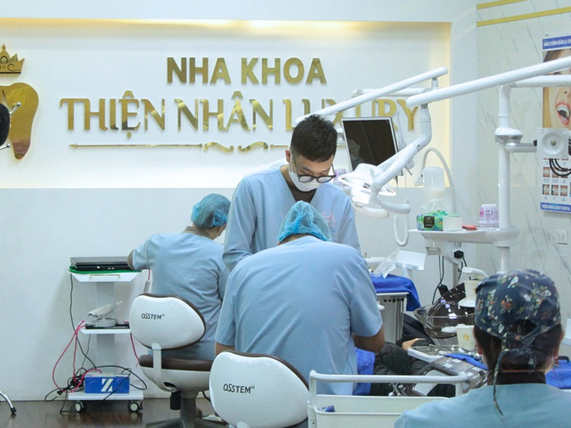 Nha khoa Thiện Nhân quy tụ nhiều bác sĩ giỏi chuyên môn, nhiệt tình